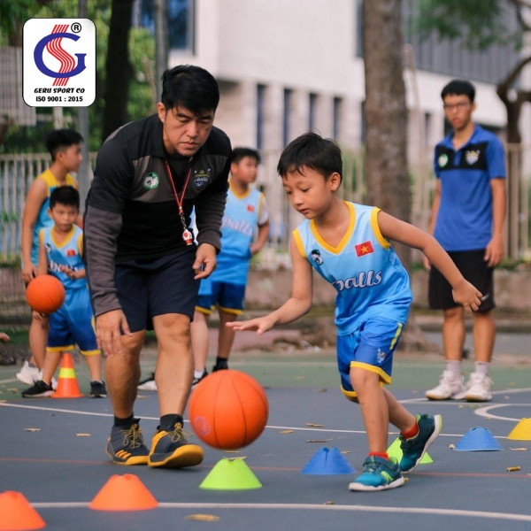 Bóng nhà Geru Sport có gì đáng để xuống tiền 5